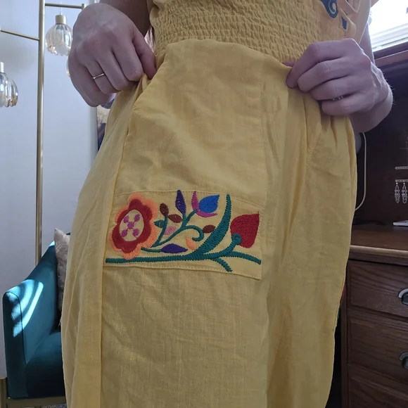 Women's Floral Embroidered Jumpsuit | Casual, Short Sleeves, Pockets! ✨️ - Picture 3 of 10